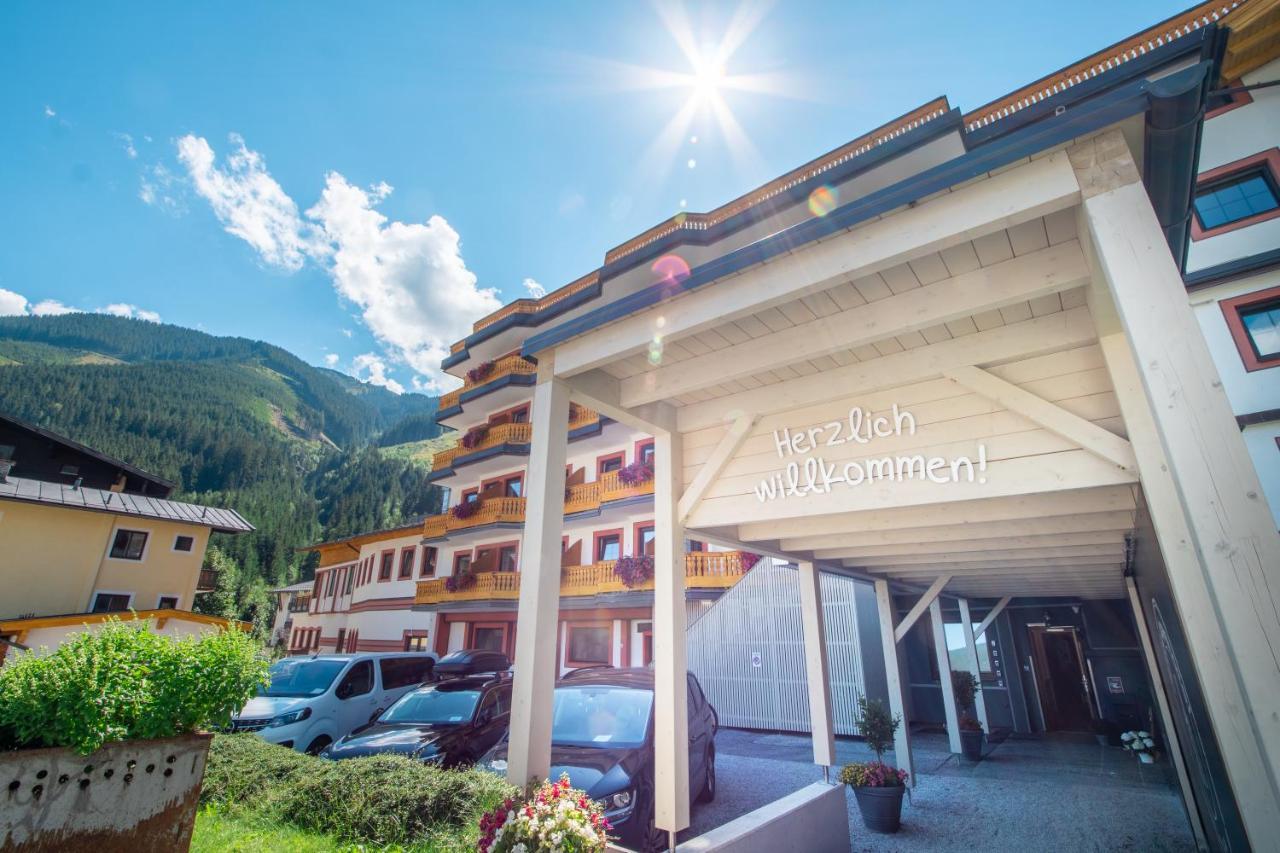 Jufa Alpenhotel Saalbach Exterior photo