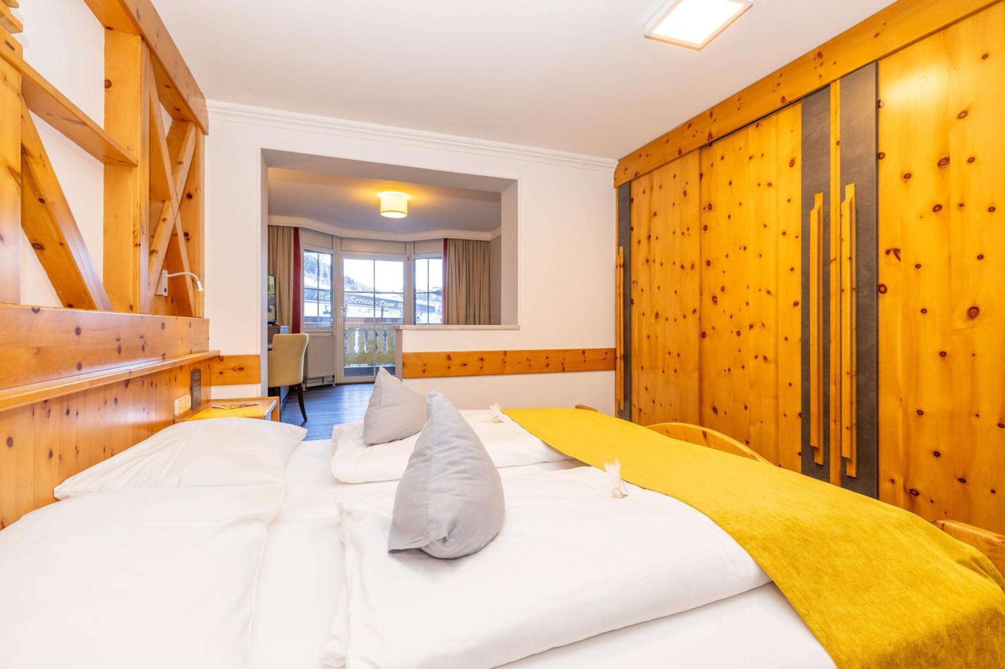 Jufa Alpenhotel Saalbach Exterior photo