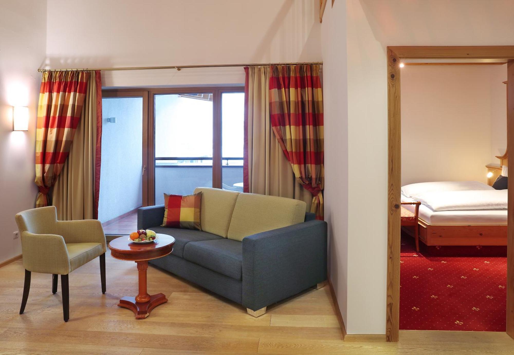 Jufa Alpenhotel Saalbach Exterior photo