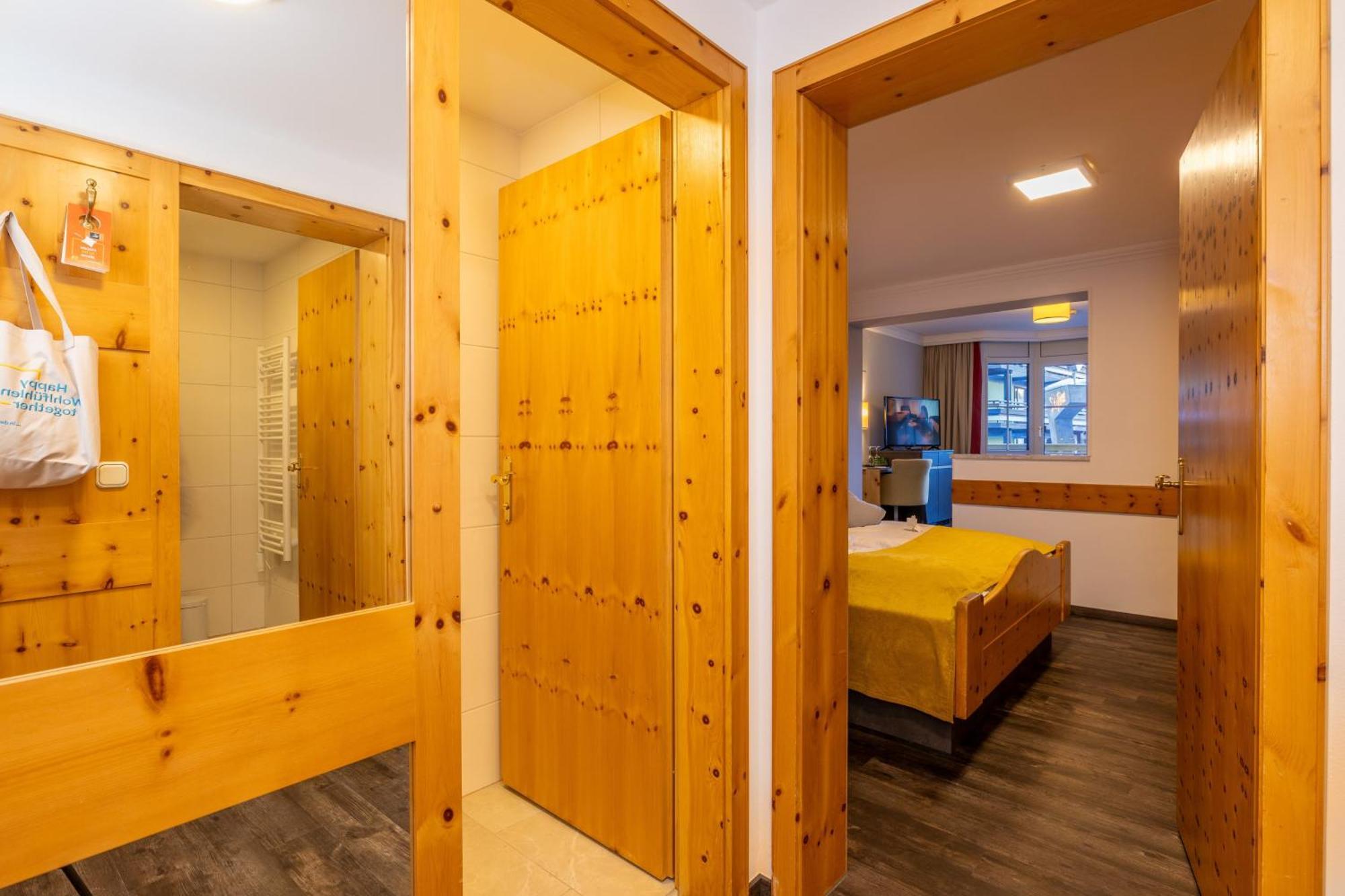 Jufa Alpenhotel Saalbach Exterior photo
