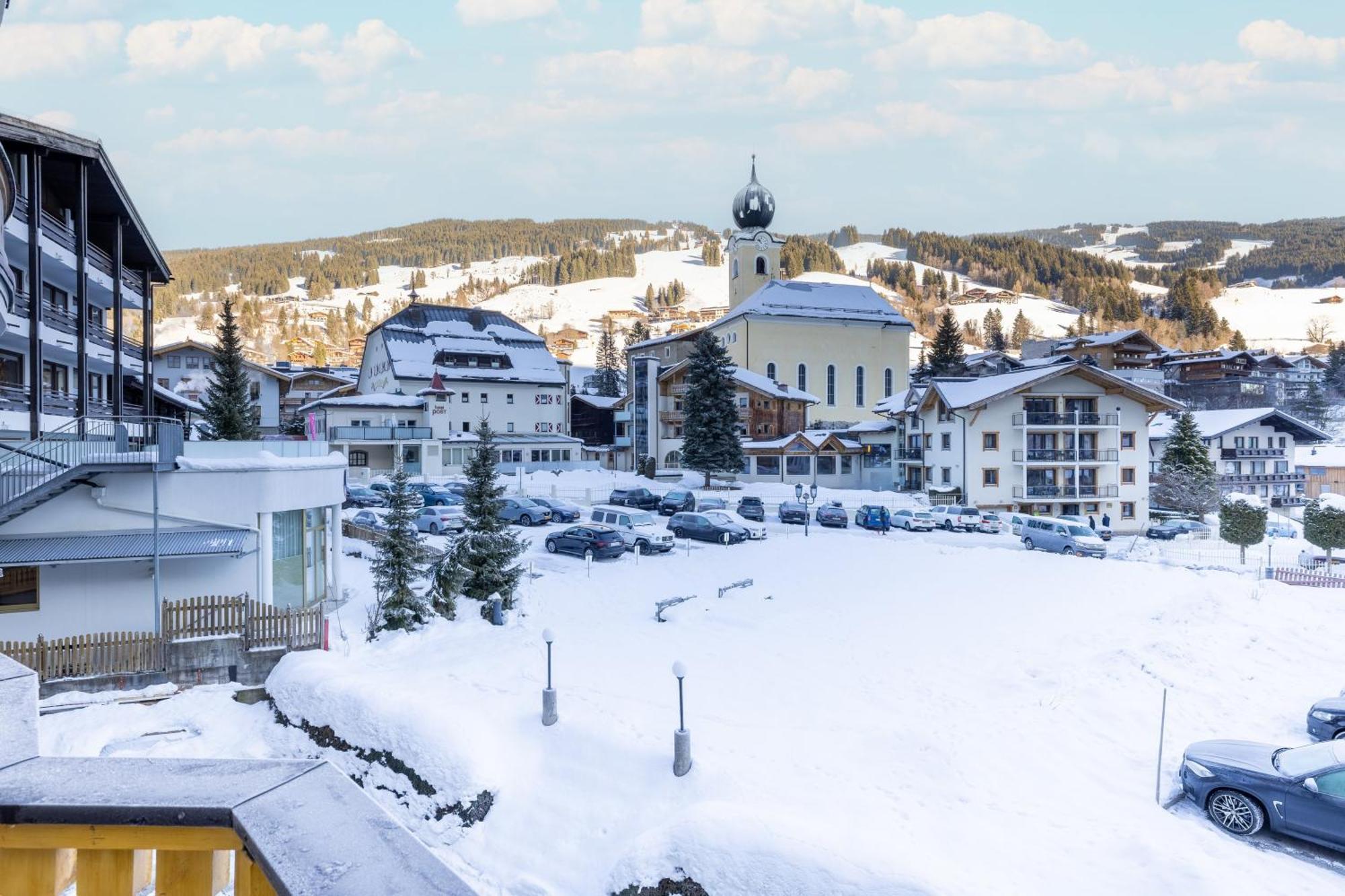 Jufa Alpenhotel Saalbach Exterior photo