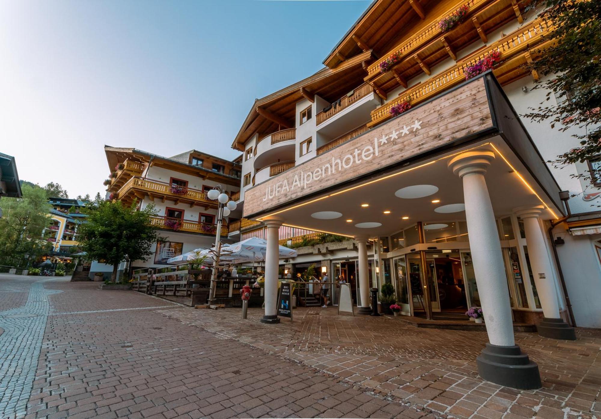 Jufa Alpenhotel Saalbach Exterior photo