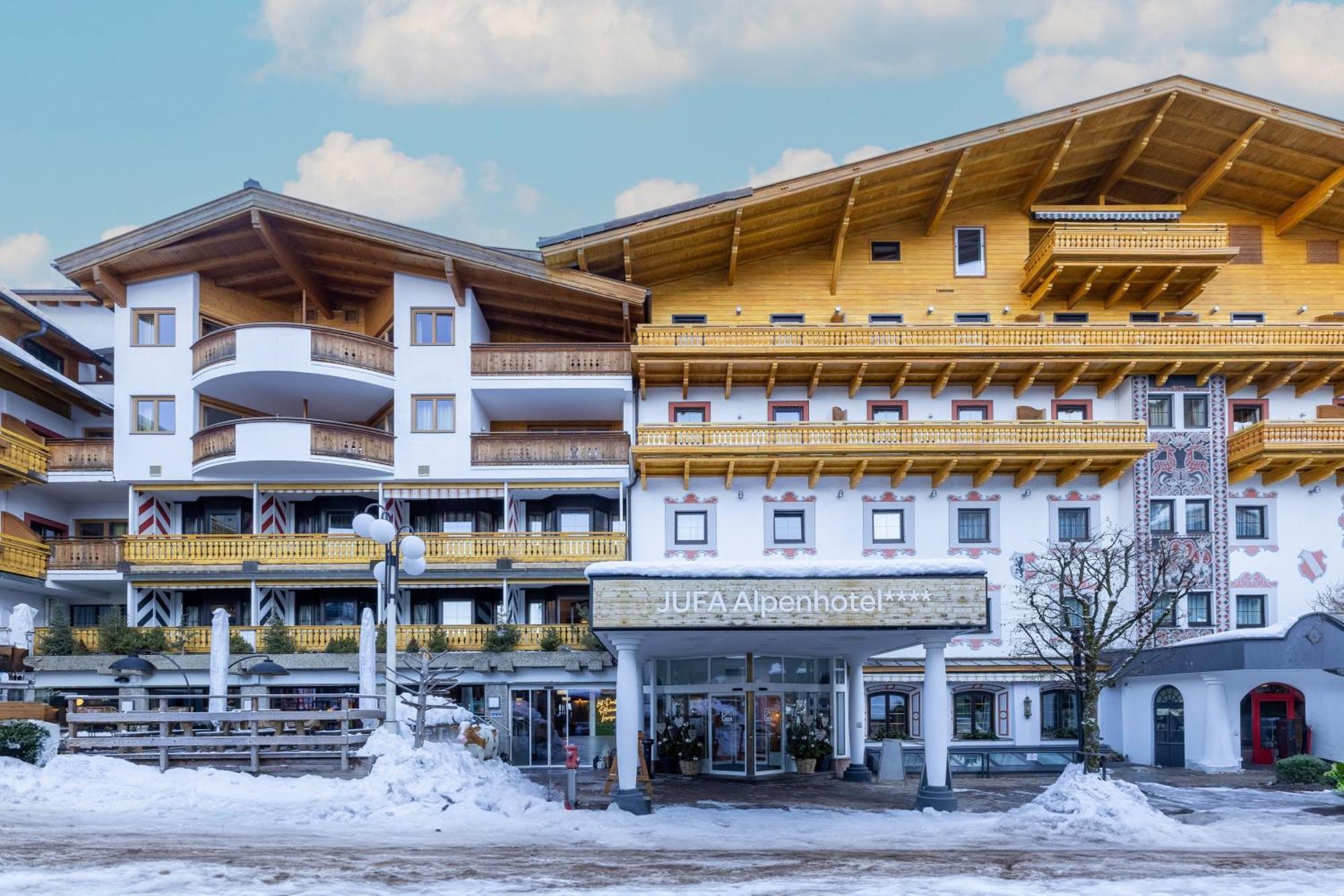 Jufa Alpenhotel Saalbach Exterior photo